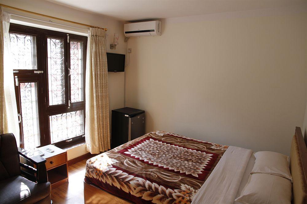 Hotel Blue Horizon Kathmandu Exteriör bild